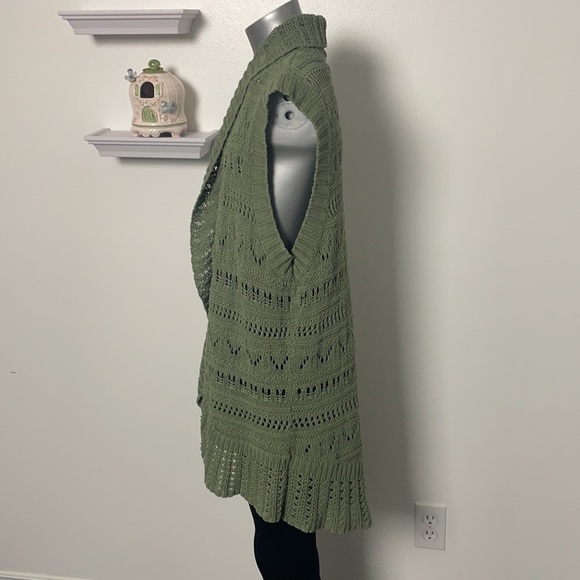 Vintage Crocheted Knitted Sage Green Sweater Vest by Sonoma Life + Style - Picture 3 of 16